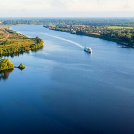 В Нижнем Новгороде на воду спустили 130-метровый круизный лайнер проекта "Карелия"