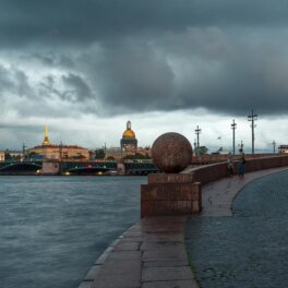 Грозы, ливни, град, шквалистый ветер и аномальная жара до +30°C ожидаются в Санкт-Петербурге