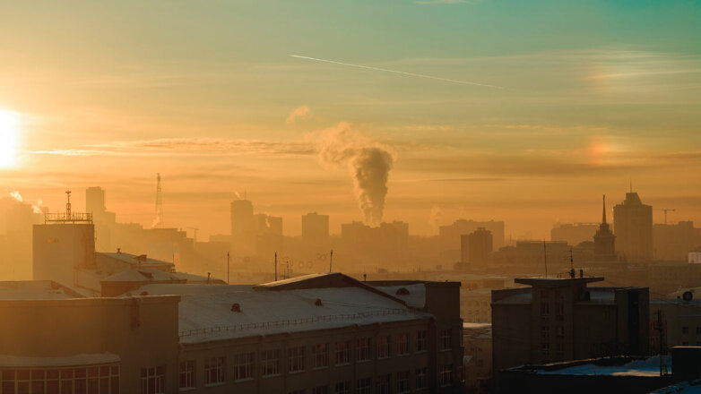 Екатеринбург затянуло смогом из-за лесных пожаров