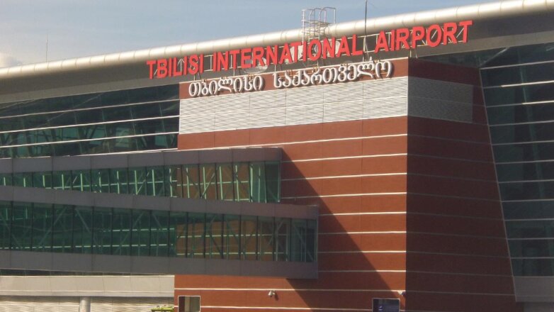 В аэропорту Тбилиси оппозиционеры попытались прорвать полицейский кордон