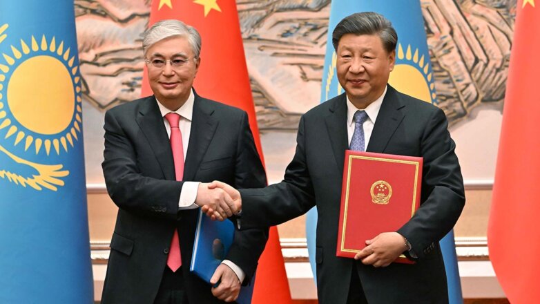 Власти Казахстана и КНР подписали соглашение о безвизовых поездках