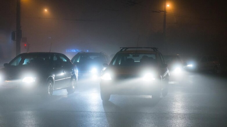 Жителей Москвы предупредили о плохой видимости на дорогах из-за тумана