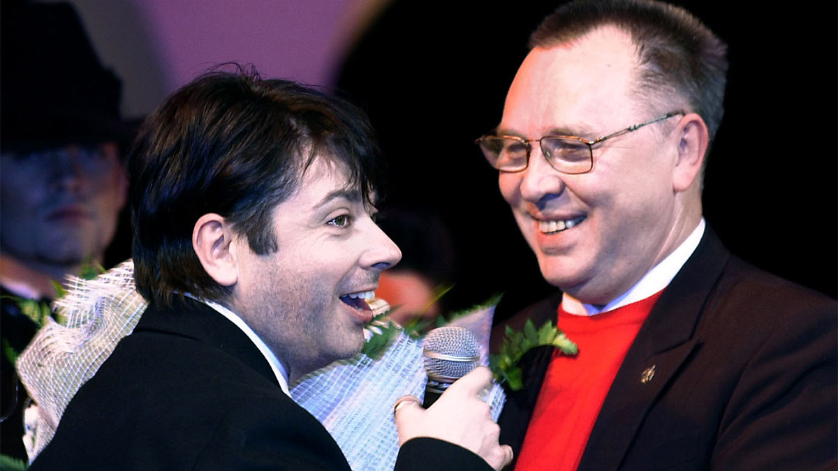 Модельеры Валентин Юдашкин (слева) и Вячеслав Зайцев. 2002 год