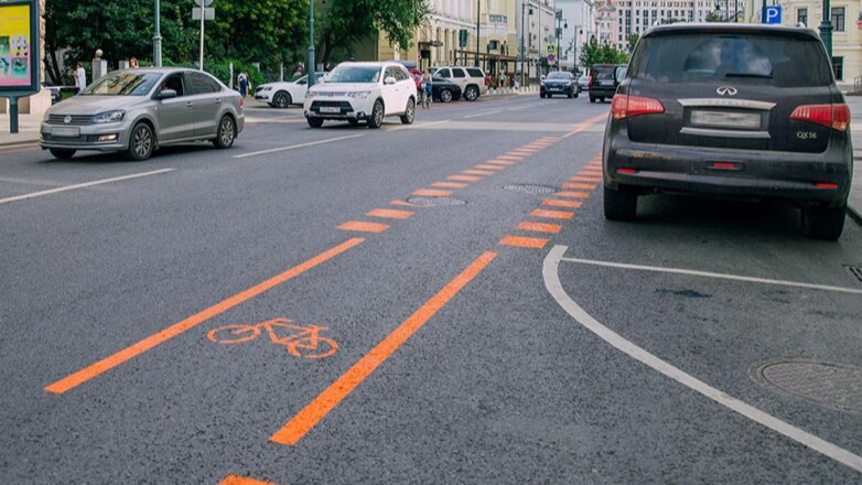Временные полосы для проезда велосипедистов появились на 25 улицах Москвы