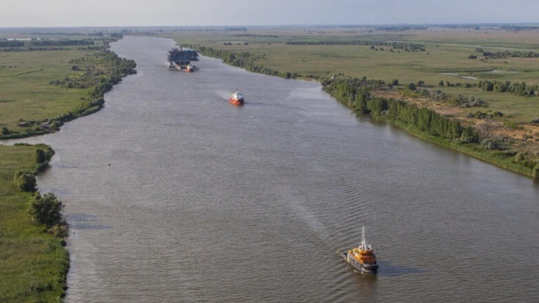 Следовавший в Иран теплоход перекрыл Волго-Каспийский канал