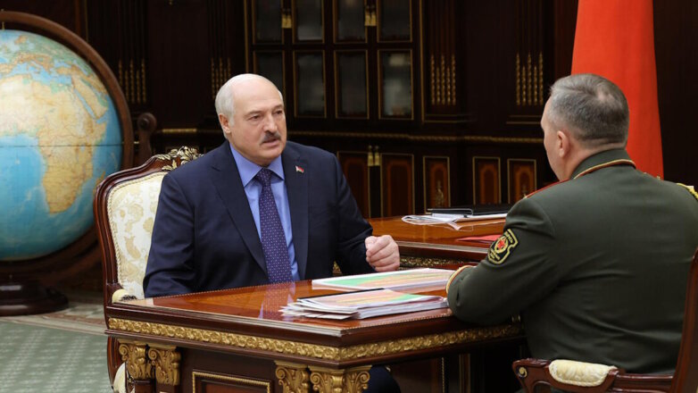 Лукашенко захотел право на использование ядерного оружия