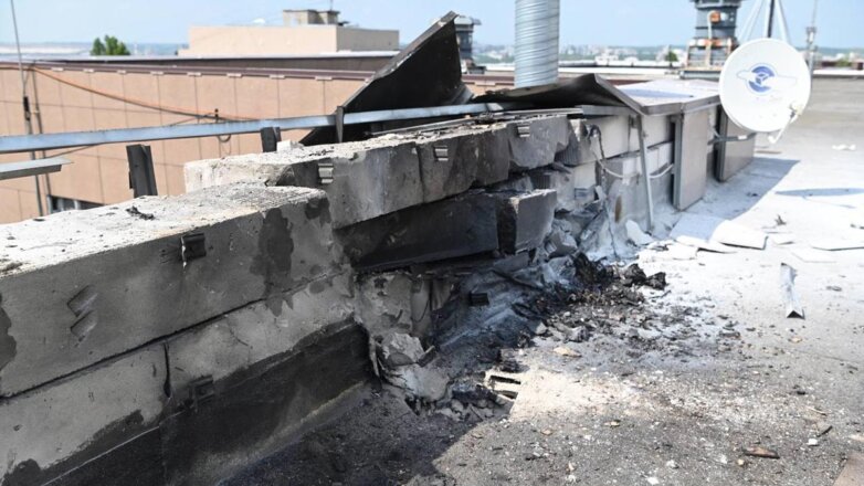 В Белгороде на офисное здание упал беспилотник и загорелся