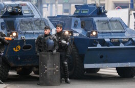 Против протестующих французов применят бронетехнику