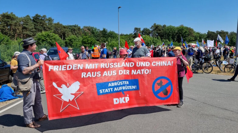 1338607 Демонстрация против учений НАТО Air Defender в Германии