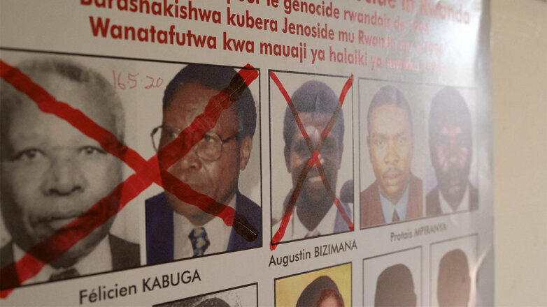 Фелисьен Кабуга (слева) в списке разыскиваемых по делу о геноциде в Руанде