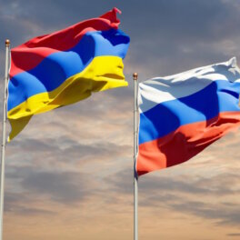Россия и Армения прошли стадию взаимных обид и недоверия, заявил Лавров