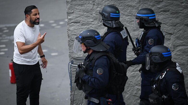 BFM TV: в Марселе полиция задержала 80 участников протестов