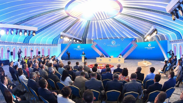Президент Казахстана призвал сохранять и изучать наследие Пушкина, Достоевского и Шолохова