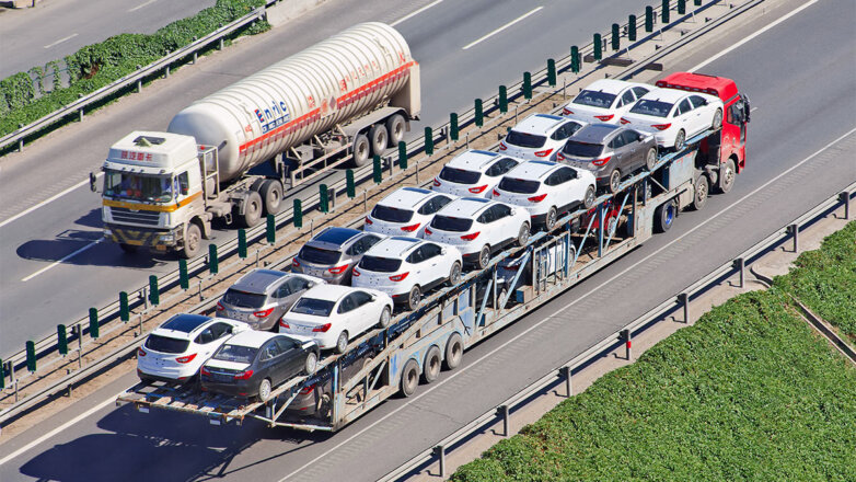 Дилеры сообщили о перебоях в поставках автомобилей в России