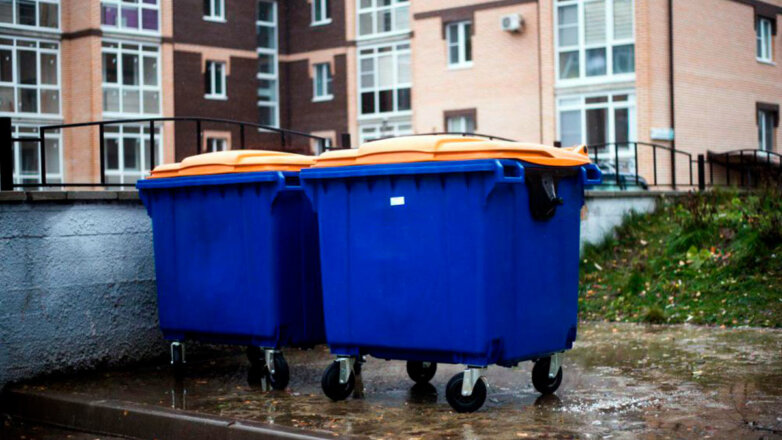 РЭО предложил запретить выкидывать одежду в обычные мусорные баки