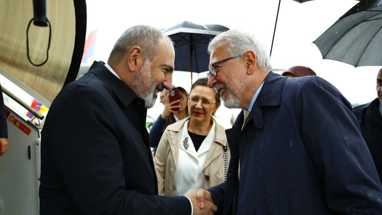 Лидер Армении впервые за 14 лет прибыл в Турцию