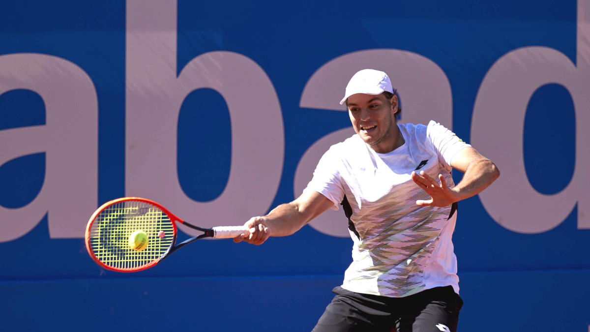 Российский теннисист Котов пробился в 1/4 финала турнира на Мальорке