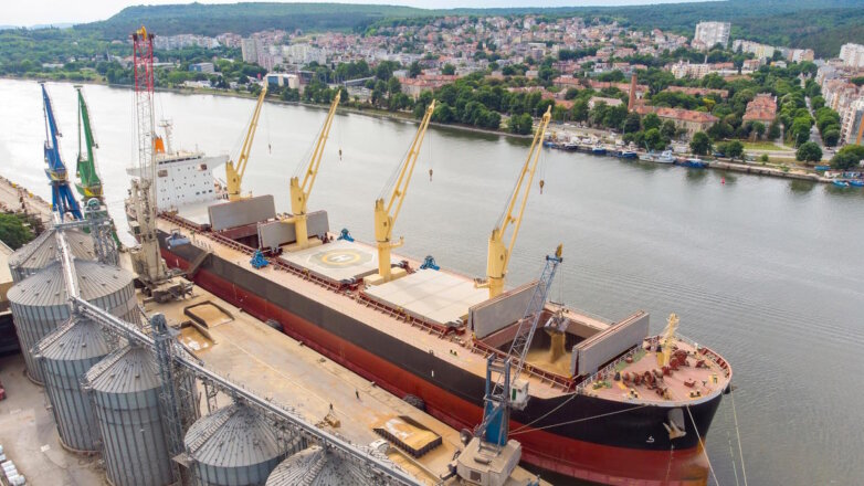 СМИ: Россия использует "теневой флот" для экспорта зерна