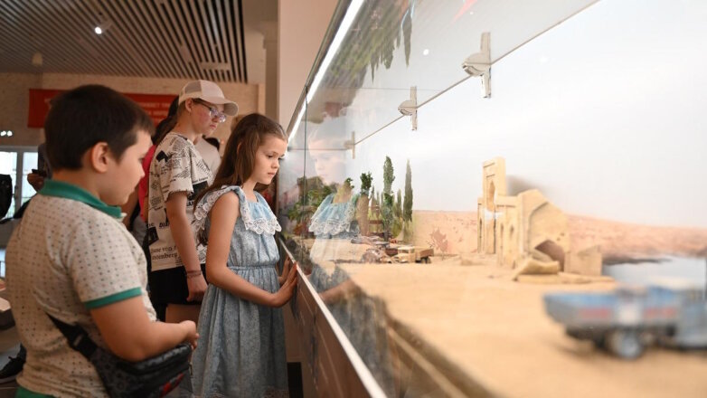 ЧЦЗ подарил детям путешествие в Музейный комплекс УГМК