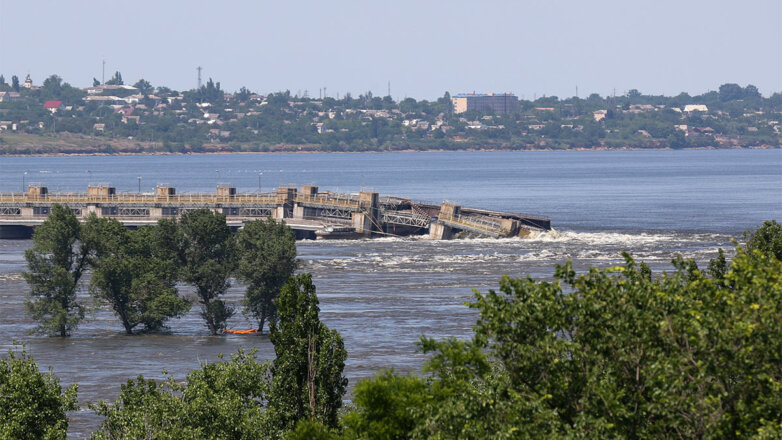 Разрушенная плотина Каховской ГЭС
