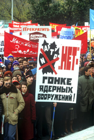 Манифестация за ядерное разоружение в Москве