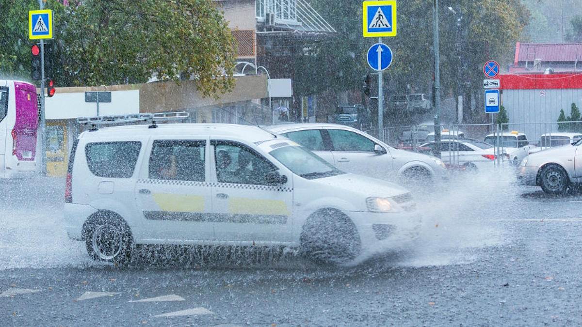 В МЧС предупредили о сильных дождях, ливнях с грозами и граде в Сочи