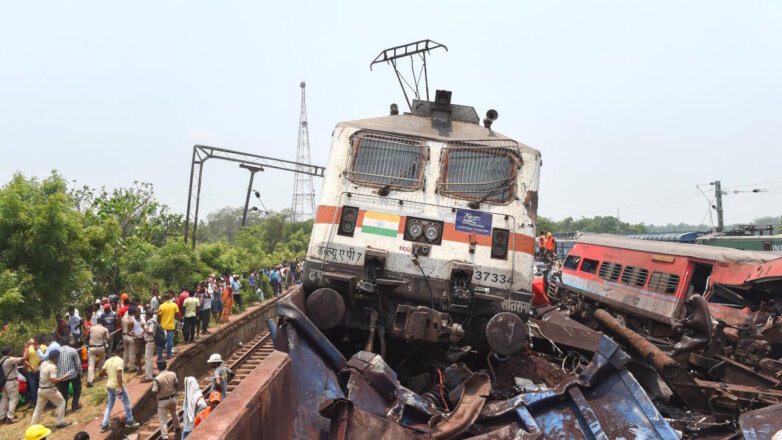 1334786 Столкновение поездов в Индии