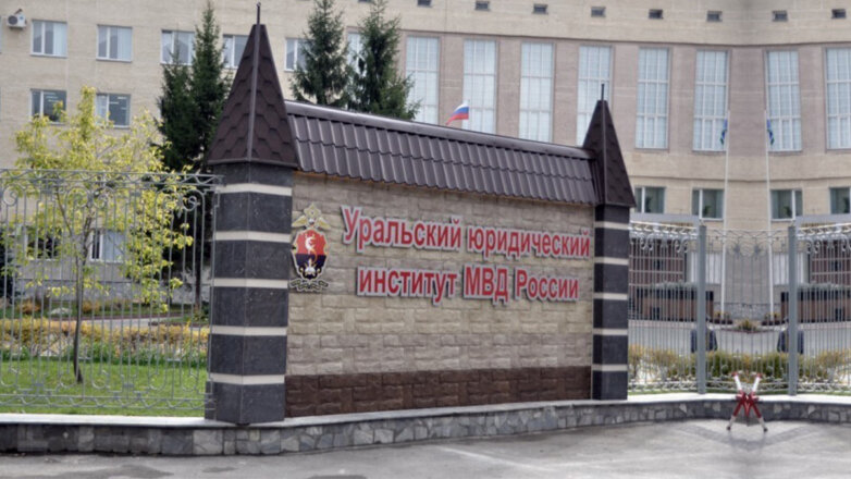 Число госпитализированных с отравлением в Екатеринбурге курсантов увеличилось