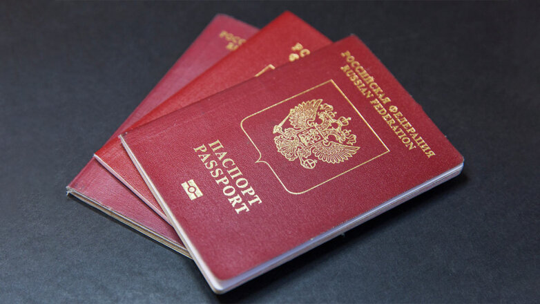 Путин подписал закон о правилах признания загранпаспортов недействительными
