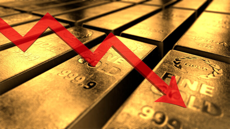 Стоимость золота впервые с 15 марта упала ниже $1,9 тысячи за тройскую унцию