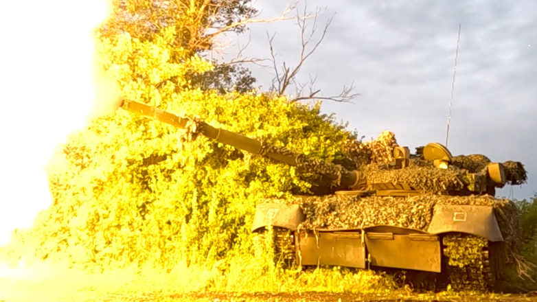 Боевая работа экипажа танка Т-80БВ зоне проведения СВО