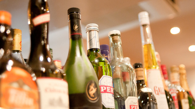 Депутаты предложили запретить продажу алкоголя в магазинах с продуктами