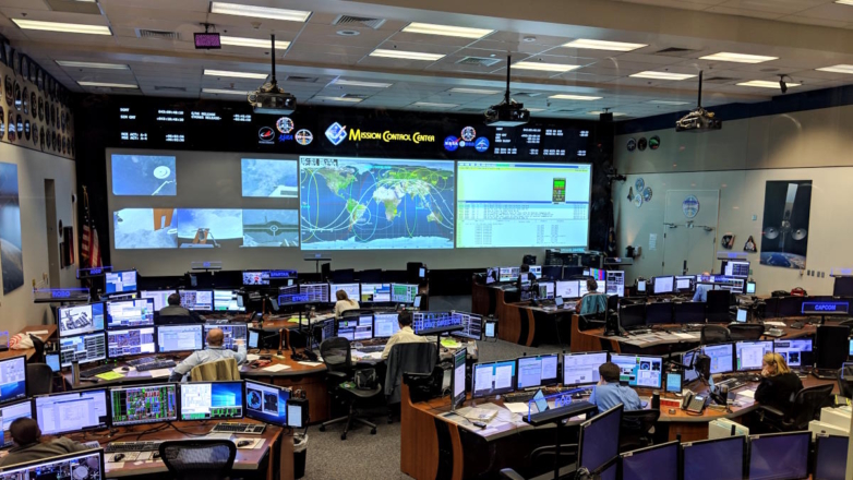Центр управления полетами НАСА в Хьюстоне временно потерял связь с МКС