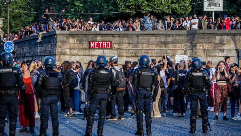 Во Франции на протесты 8 июля вышли около 6 тысяч человек