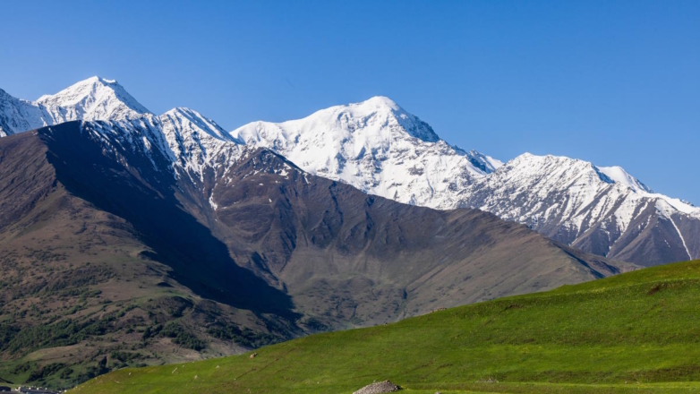 Трое туристов сорвались со склона горы в Северной Осетии
