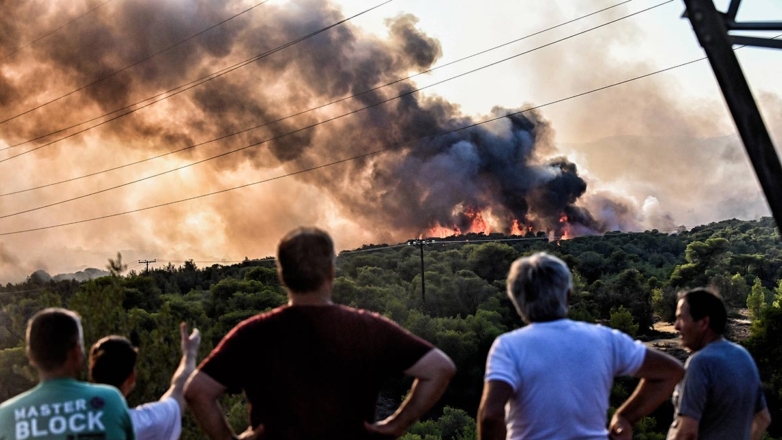 Лесные пожары в Греции перекинулись на материк