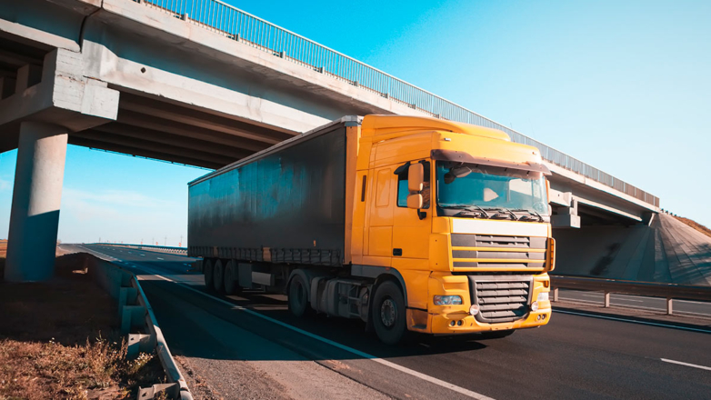 "Коммерсантъ": грузовые перевозки в России подорожали на 38%