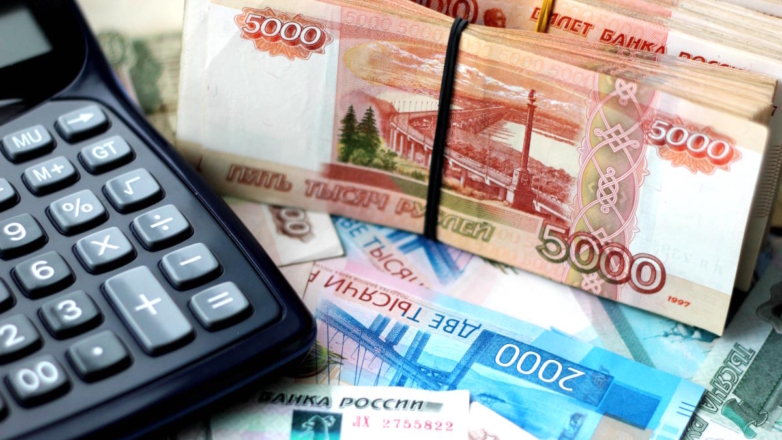 "Ъ": российские компании привязывают к рублю зарплаты в зарубежных филиалах