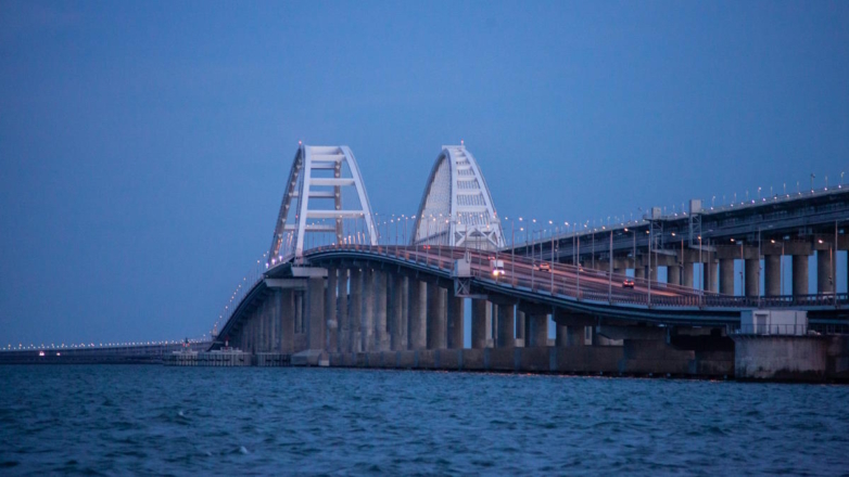 В очереди на Крымский мост стоят 900 автомобилей