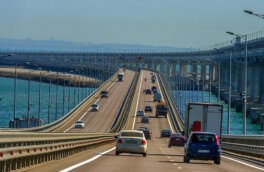 Въезд на Крымский мост электромобилей и гибридов со стороны полуострова тоже запретят