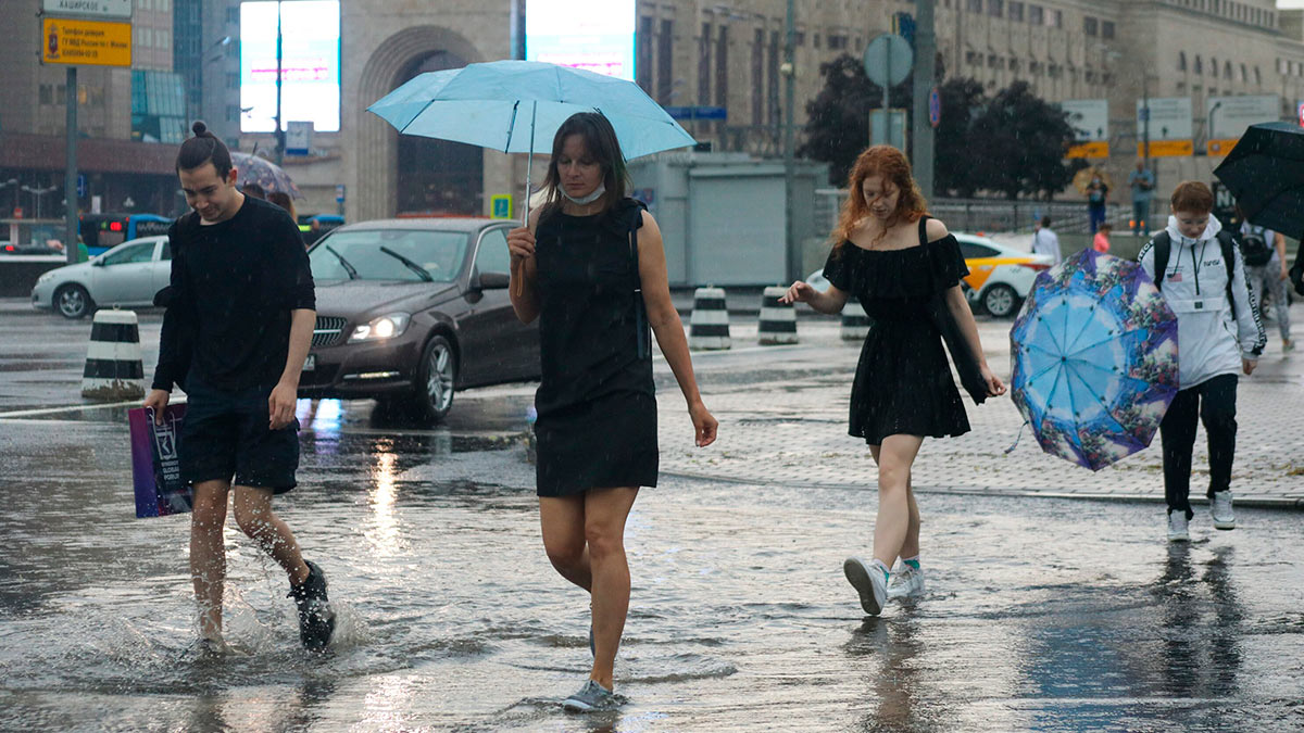 Москва в дождливую погоду фото