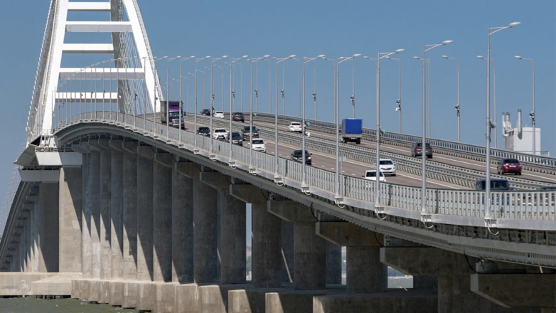 На Крымском мосту открыли проезд для автотранспорта