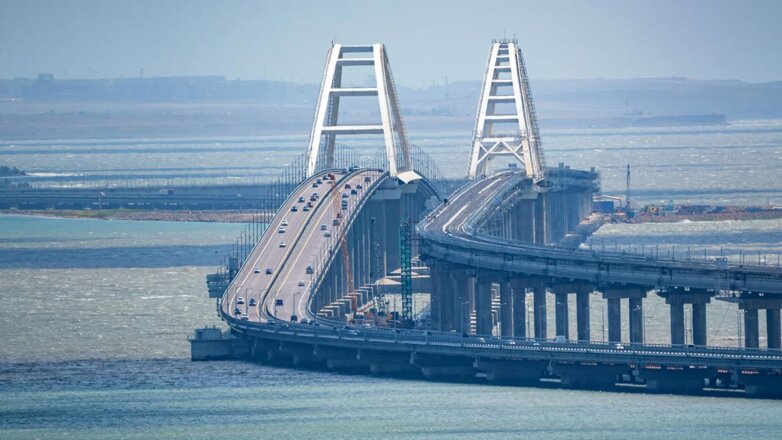 У Крымского моста со стороны Тамани скопилось 980 автомобилей