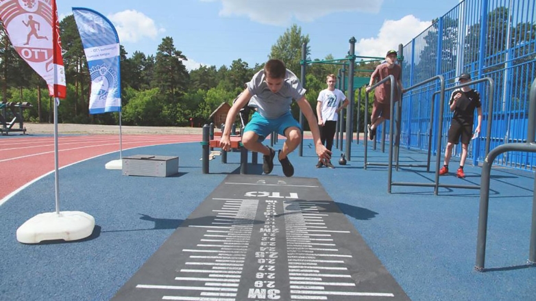 В Новосибирске открыли "умную" спортивную площадку