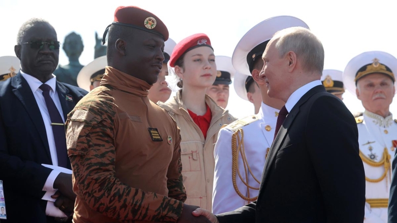 Путин и главы африканских стран совершили морскую поездку в Кронштадт