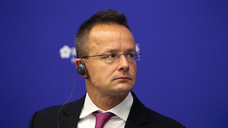 Сийярто: Венгрия никогда не будет принимать участия в поставках оружия Украине