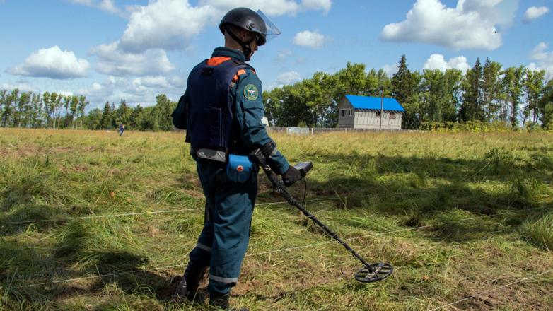 МЧС РФ обезвредило десятки тысяч снарядов в местах прошедших боев