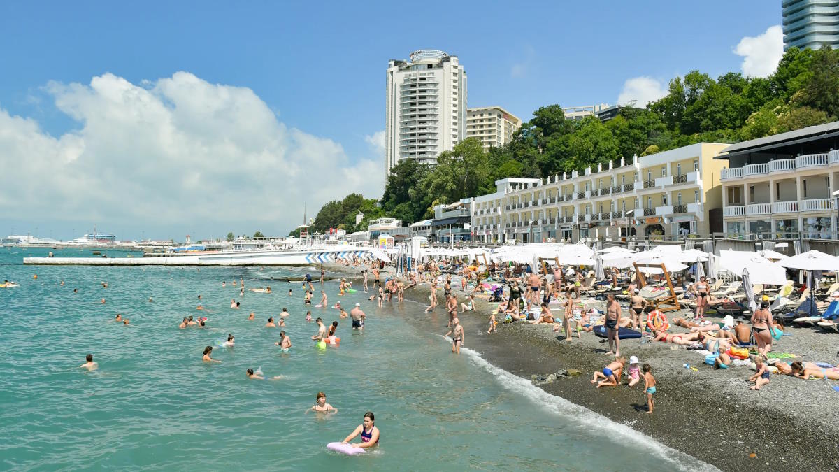 Вильфанд: на Черном море купальный сезон продлится минимум до 10 октября