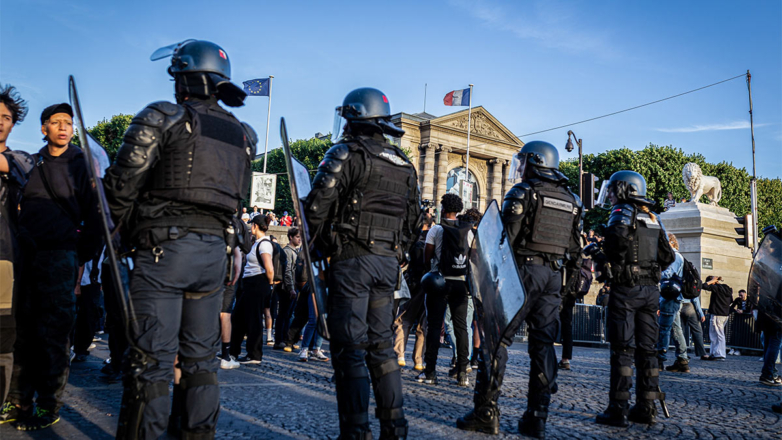Макрон: пик беспорядков в Франции пройден