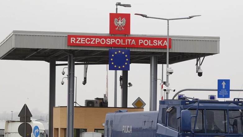 Польша применила водометы против десятков мигрантов на границе с Белоруссией